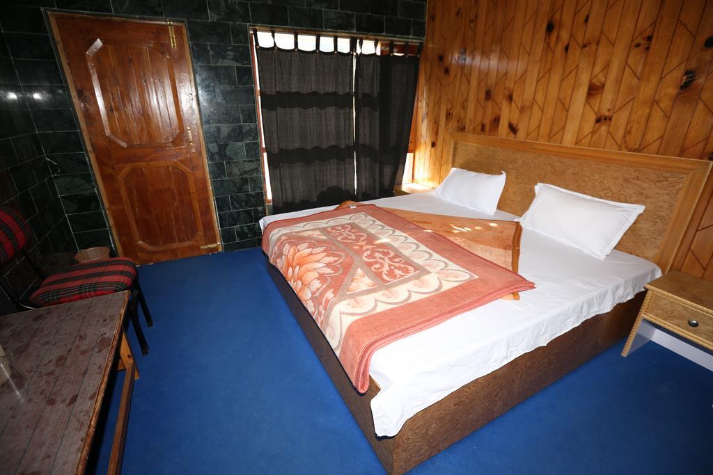 Hotel Ridge View Manāli Pokoj fotografie