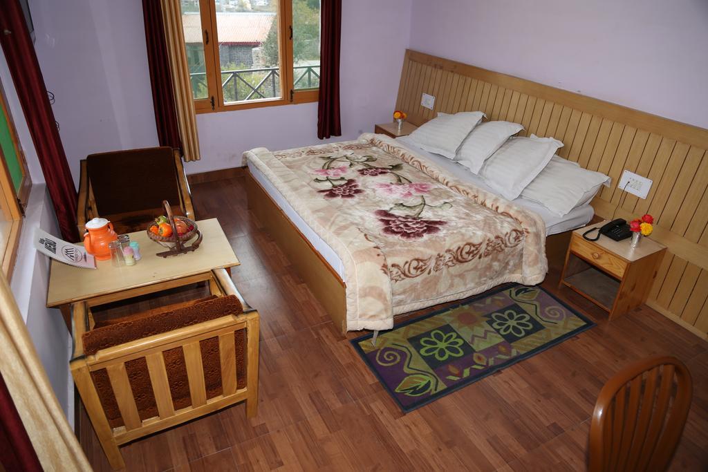 Hotel Ridge View Manāli Pokoj fotografie