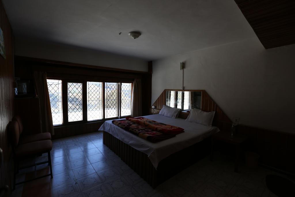 Hotel Ridge View Manāli Pokoj fotografie