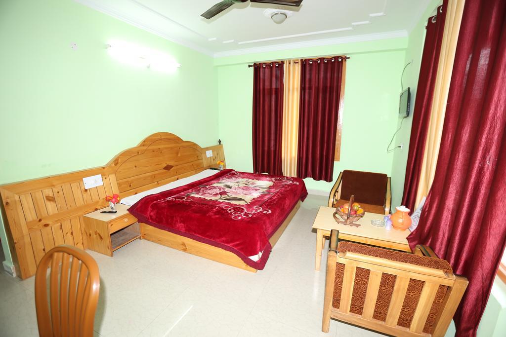 Hotel Ridge View Manāli Pokoj fotografie