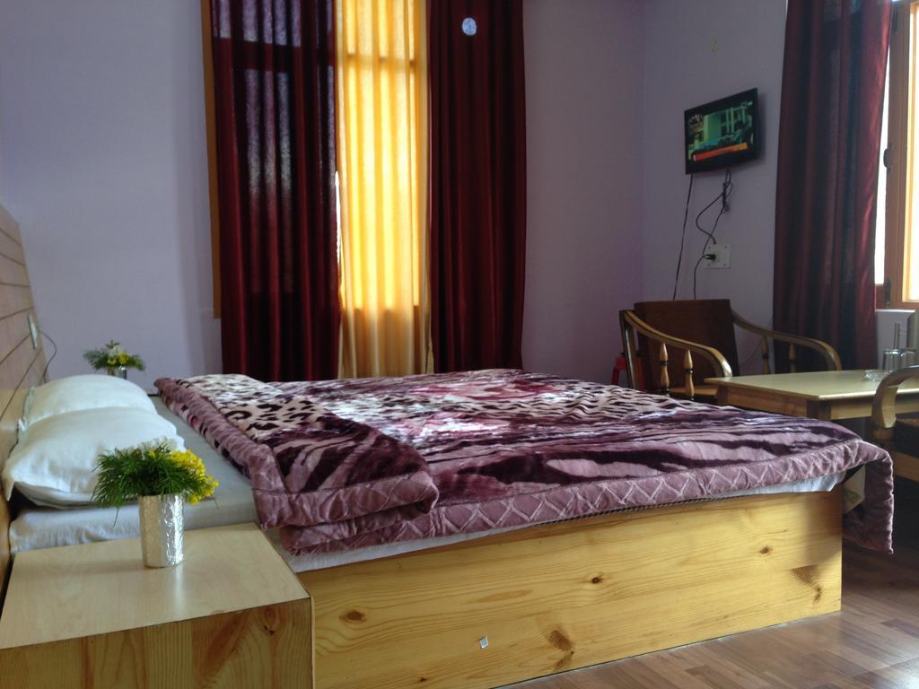 Hotel Ridge View Manāli Pokoj fotografie